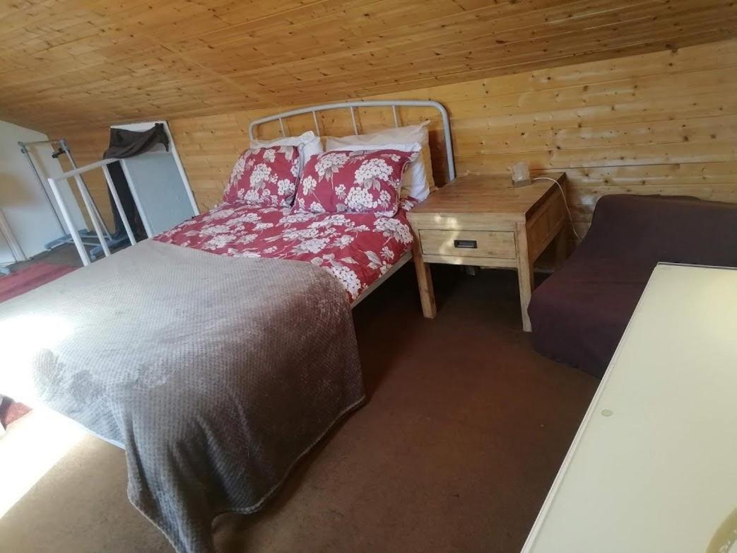 Cozy Loft In Bushey, 20 Mins By Train To Euston London 아파트 외부 사진
