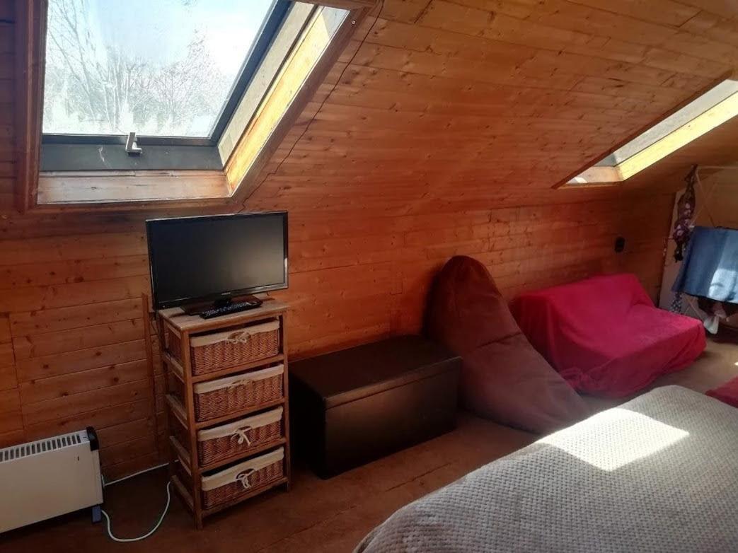 Cozy Loft In Bushey, 20 Mins By Train To Euston London 아파트 외부 사진